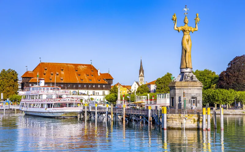 Blick auf die Imperia und das Konzil am Konstanzer Hafen