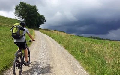 Fahrt in die Regenwolken