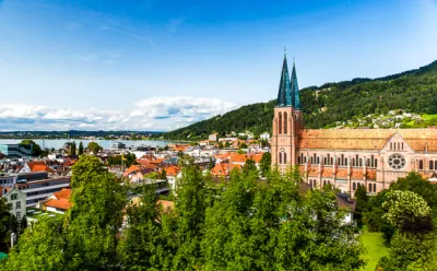 Pfarrkirche in Bregenz mit Bodensee