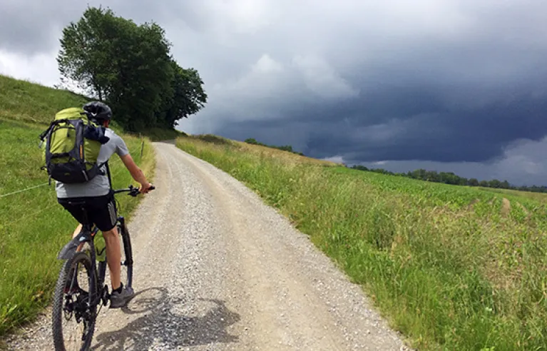 Fahrt in die Regenwolken