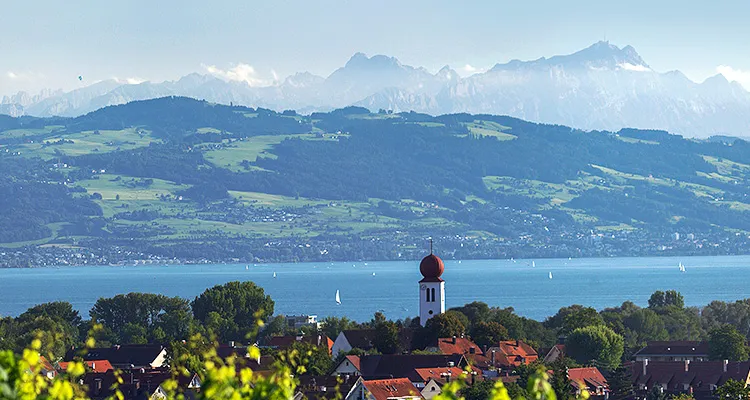 Kressbronn mit Bodensee und Säntis